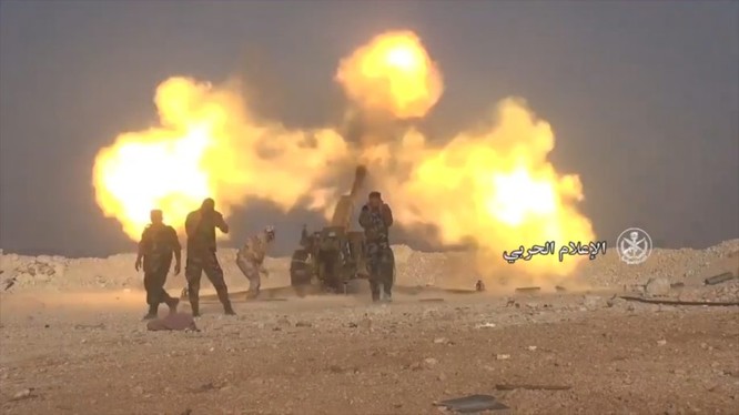 Pháo binh quân đội Syria khai hỏa tấn công IS trên chiến trường Homs, Hama