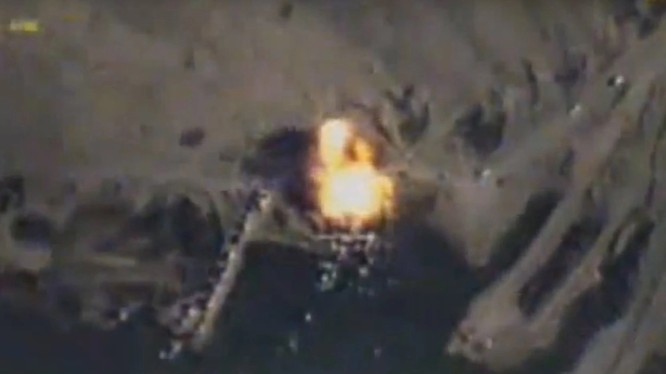 Không quân Nga không kích dọc bờ sông Deir Ezzor - ảnh video Ruvesna