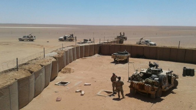 Căn cứ quân sự Mỹ trong thị trấn At Tanf - ảnh hãng tin Qasioun của lực lượng "đối lập" được Thổ Nhĩ Kỳ hậu thuẫn