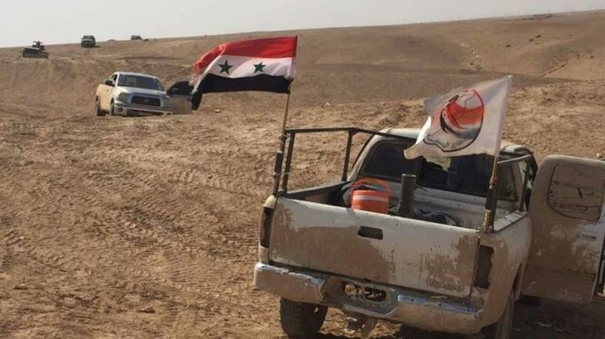 Lực lượng vũ trang địa phương NDF tiến công trên chiến trường Deir Ezzor - ảnh Masdar News