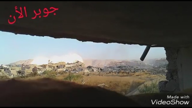Quân đội Syria sử dụng xe quét mìn UR -77 tấn công phiến quân ở Damascus - ảnh video