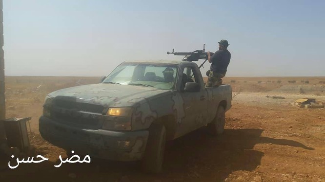 Binh sĩ Lá chắn Qalamoun tấn công hỏa lực trên vùng bán sa mạc tỉnh Hama - ảnh Masdar News