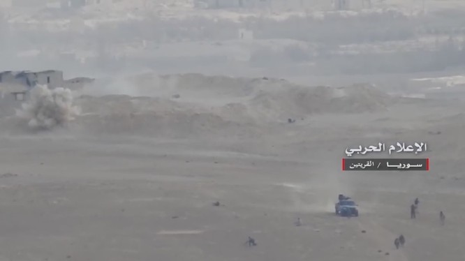 Quân đội Syria tiến công trên chiến trường dọc tuyến đường Al-Sukhnah - Mayadeen - ảnh video South Front