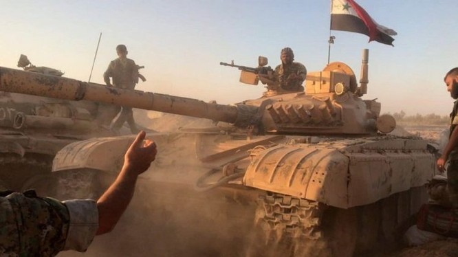 Xe tăng quân đội Syria trên chiến trường Deir Ezzor - ảnh minh họa Muraselon