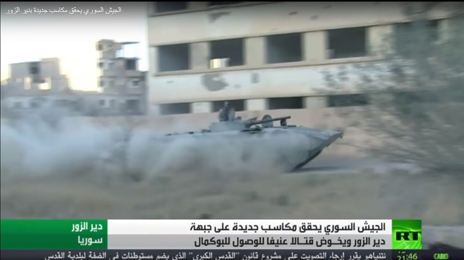 Xe thiết giáp BMP quân đội Syria tấn công trên chiến trường Deir Ezzor - ảnh RT