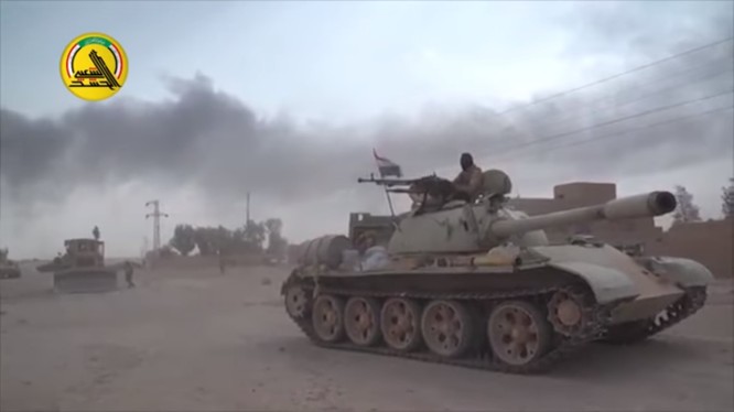 Xe tăng quân đội Iraq tiến công trên chiến trường biên giới Syria - ảnh video truyền thông PMU