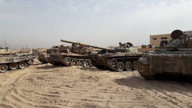 Một số xe tăng thu được từ IS trong thành phố Deir Ezzor - ảnh video SANA