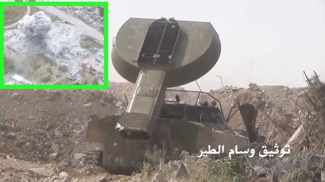 Xe phá mìn UR-77 tham chiến ở Đông Ghouta, sản phẳng các tòa nhà quận Jobar - ảnh Masdar News