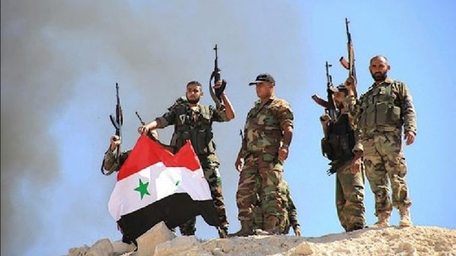 Binh sĩ quân đội Syria trên cao điểm Al-Humer phía đông thị trấn Hadar - ảnh minh họa Masdar News