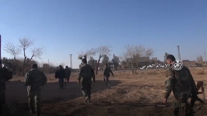 Binh sĩ quân đội Syria trên chiến trường Aleppo, tiếp tục tiến công truy quét IS ở Aleppo - ảnh minh họa video