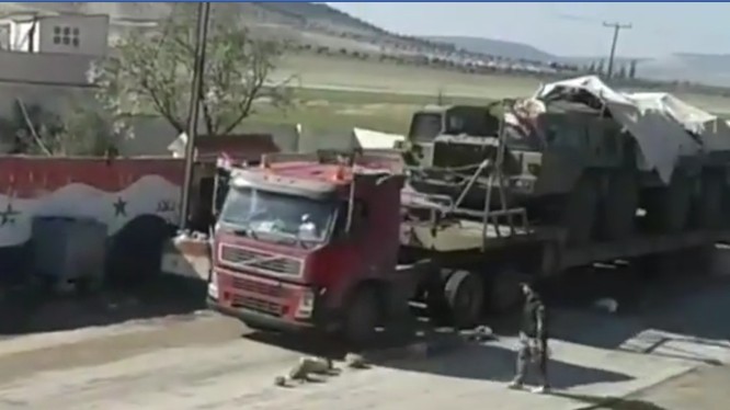 Xe vận tải đặc chủng chở tổ hợp tên lửa Tochka đến Damascus - ảnh minh họa video