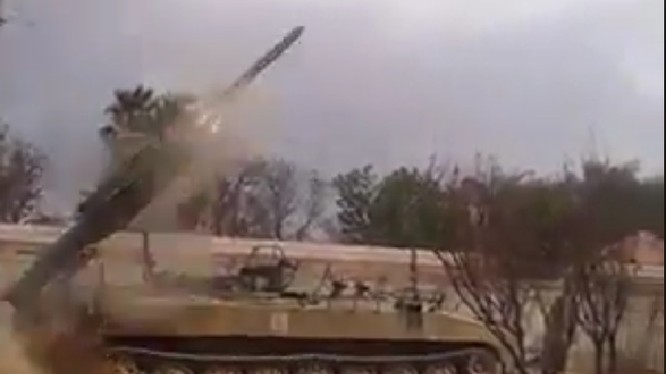 Xe rà quét mìn tấn công trên chiến trường Đông Ghouta - ảnh minh họa video