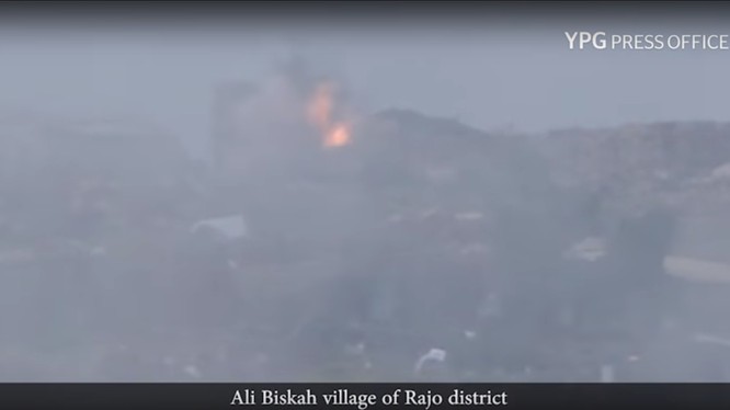 Tên lửa của người Kurd phá hủy xe cơ giới phiến quân ở Afrin - ảnh minh họa video