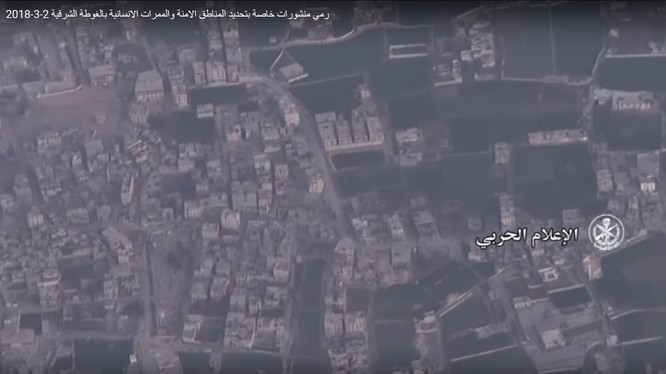 Đông Ghouta, khu vực quân đội Syria rải tờ rơi cứu hộ người dân. ảnh minh họa video