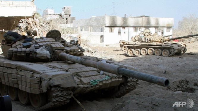 Xe tăng quân đội Syria tiến công trên chiến trường Đông Ghouta - ảnh Muraselon