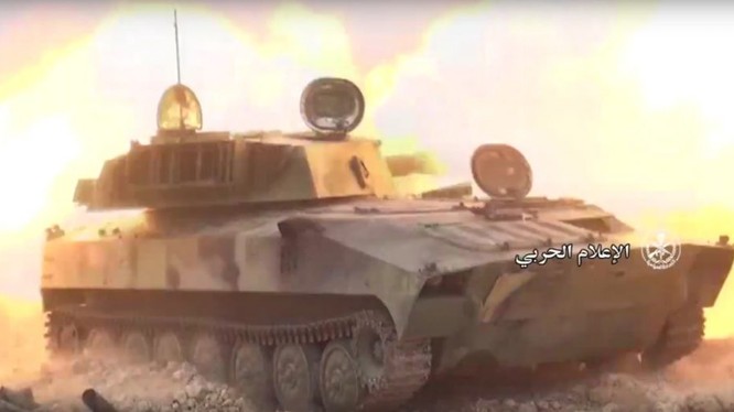 Lực lượng pháo binh quân đội Syria phản kích ở Hama - ảnh minh họa Masdar News