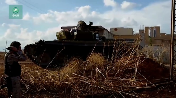 Một xe tăng quân đội Syria trên miền bắc Hama, ảnh minh họa video