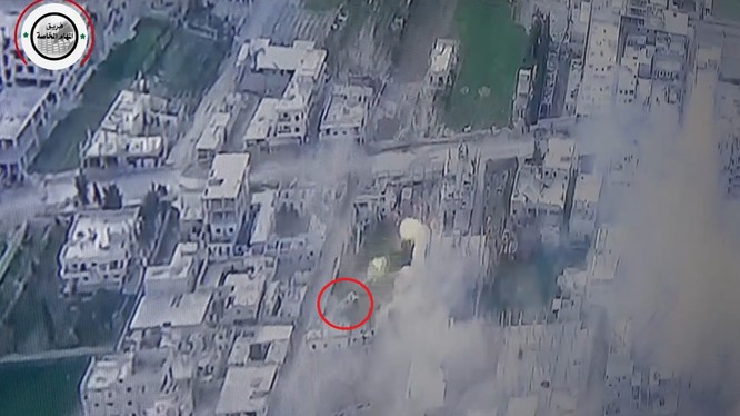 Ảnh video máy bay không người lái, ghi lại cuộc tấn công của tăng, thiết giáp Syria trên chiến trường Đông Ghouta