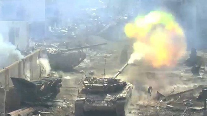 Lực lượng xe tăng quân đội Syria tấn công trên chiến trường Đông Ghouta - ảnh minh họa Masdar News