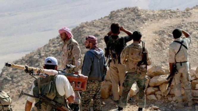 Nhóm chiến binh Jaysh Al-Sham trên vùng hoang mạc Qatamoun - ảnh minh họa South Front