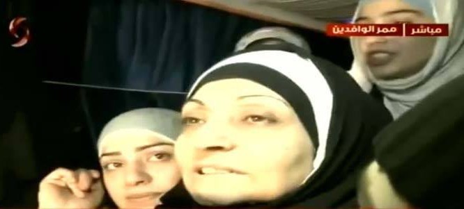 Người dân Syria chờ đợi vô vọng thân nhân - tù binh từ Douma. Ảnh minh họa AlMassdar News