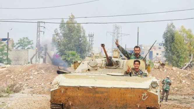 Các đơn vị Vệ binh Cộng hòa tiến công trên quận Al-Qadam, ngoại ô phía nam Damasscus. Ảnh truyền thông Al-Masdar News