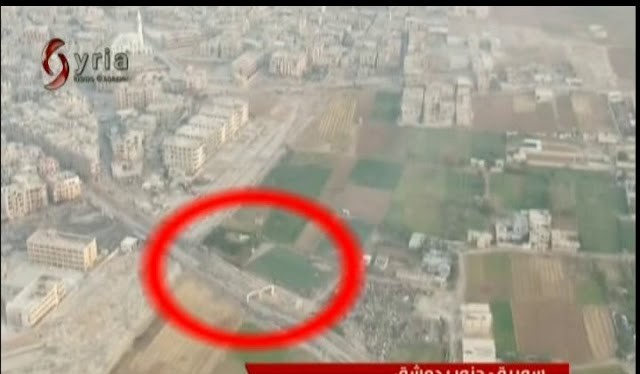 Camera drone ghi lại cảnh pháo binh - tên lửa Syria truy sát các tay súng IS. Ảnh minh họa video