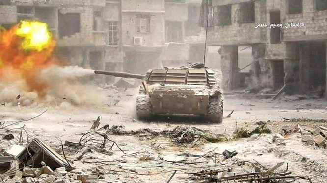 Xe tăng quân đội Syria trên chiến trường nam Damascus