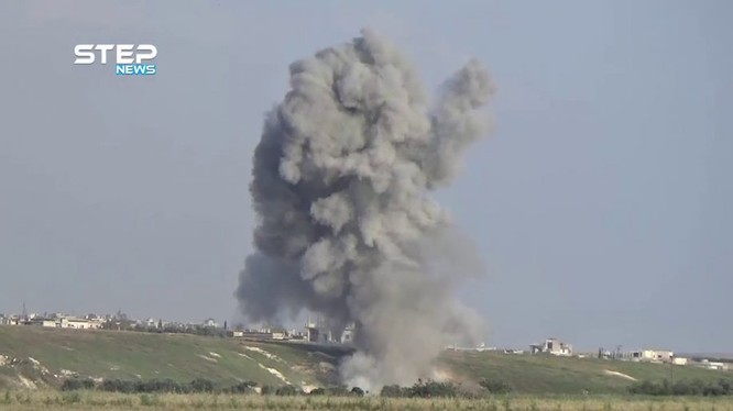 Không quân Nga không kích lực lượng Hồi giáo cực đoan FSA phía bắc Hama. Ảnh minh họa video