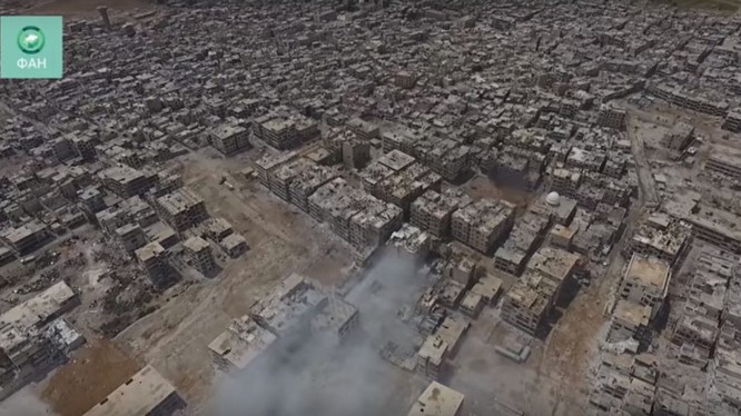 Ảnh minh họa video, quân đội Syria tấn công dọc đường 30 vào quận Trại tị nạn Yarmouk.