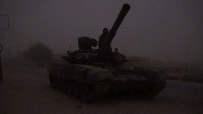 Xe tăng IS tấn công trên chiến trường sa mạc Al-Sham, Deir Ezzor