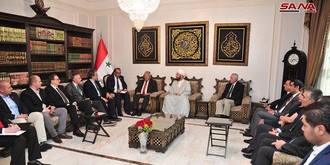 Lãnh tụ luật Hồi giáo tối cao Syria gặp phái đoàn nghị viên châu Âu. Ảnh Muraselon