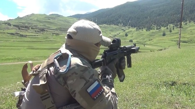 Một binh sĩ FSA Nga tiêu diệt tay súng khủng bố ở Daghestan