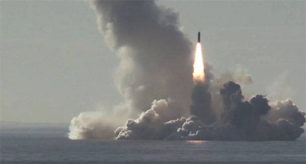 Phóng tên lửa đạn đạo liên lục địa Bulava từ tàu ngầm nguyên tử chiến lược “Yuri Dolgoruky” (K-535). Ả minh họa Video