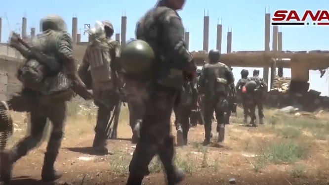 Các đơn vị quân đội Syria tiến công trên chiến trường Daraa, ảnh minh họa video