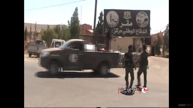 Lực lượng vũ trang địa phương NDF tiến về Al-Quneitra. Ảnh video