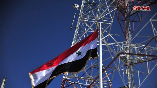 Quân đội Syria thượng cờ trên thị trấn Tafas. Ảnh video SANA