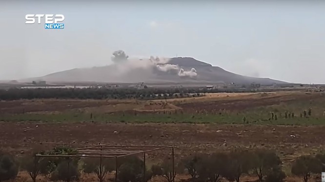 Quân đội Syria bắn phá chiến tuyến của IS ở Daraa. Ảnh vieo