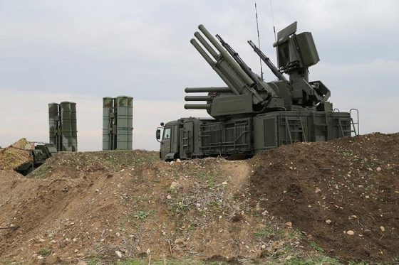 Tổ hợp pháo binh - tên lửa Pantsir -S1 tại căn cứ sân bay Khmeymim, Latakia