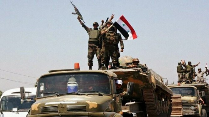 Các đơn vị quân đội Syria tiến công trên vùng sa mạc Sweida. Ảnh minh họa Masdar News