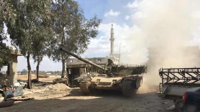 Xe tăng sư đoàn cơ giới số 4 tấn công trên thung lũng Yarmouk, Daraa. Ảnh minh họa Masdar News