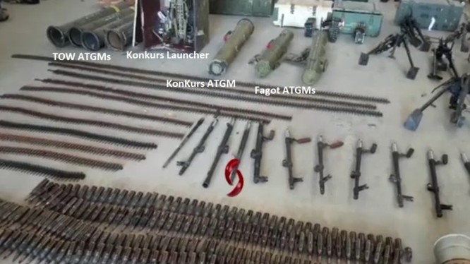 Các loại vũ khí thu giữ được của lực lượng Hồi giáo cực đoan ở tỉnh Quneitra. Ảnh minh họa video