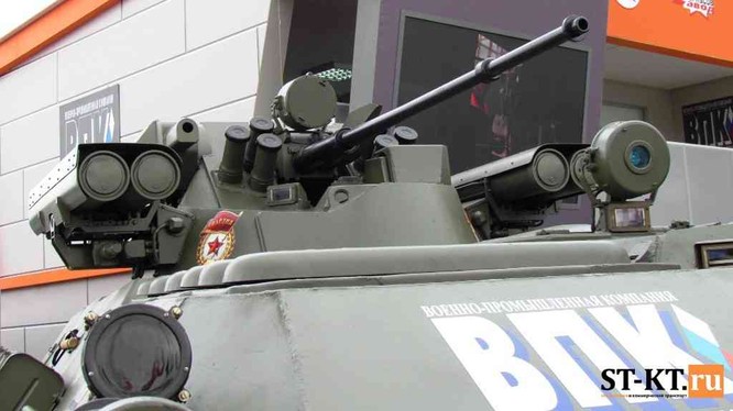 Xe thiết giáp BTR - 87 với tên lửa chống tăng có điều khiển "Cornets"