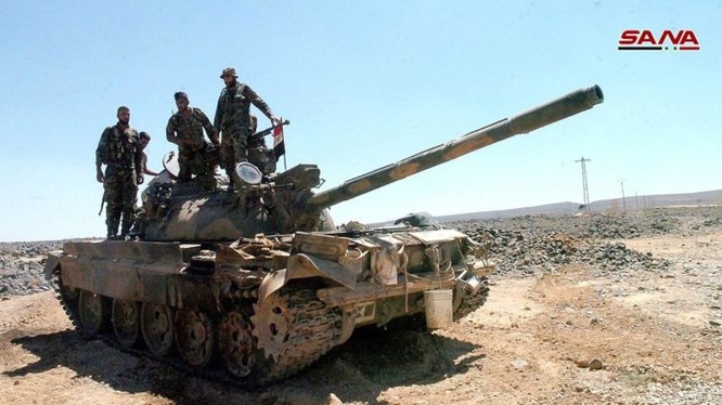 Các đơn vị quân đội Syria tiến công trên sa mạc Sweida. Ảnh minh họa SANA