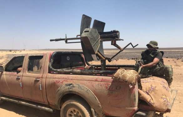 Quân đội Syria, tấn công trên chiến trường hoang mạc Sweida, bao vây hẻm núi Safa. Ảnh Rusvesna