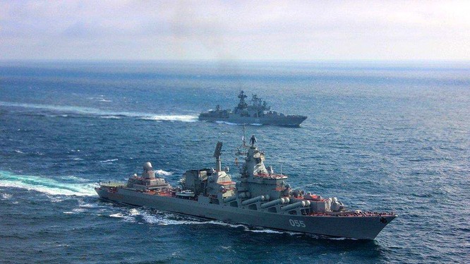Kỳ hạm, tàu tuần dương tên lửa “Nguyên soái Ustinov” trên biển Địa Trung Hải. Ảnh minh họa Rusvesna