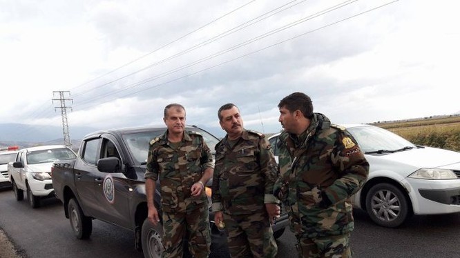 Binh sĩ quân đội Syria trên đường tiến về thị trấn người Kurd ở Aleppo. Ảnh Masdar News