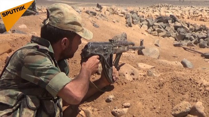 Binh sĩ quân đội Syria chiến đấu ở Al-Safa, Sweida. Ảnh minh họa video Sputnik