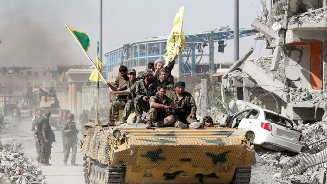 Lực lượng SDF tiến vào một khu dân cư ở Deir Ezzor. Ảnh minh họa South Front