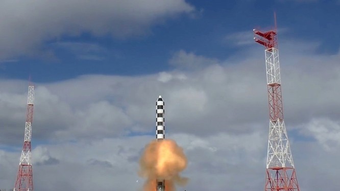 Nga phóng thử nghiệm tên lửa liên lục địa Sarmat. Ảnh video Bộ quốc phòng Nga
